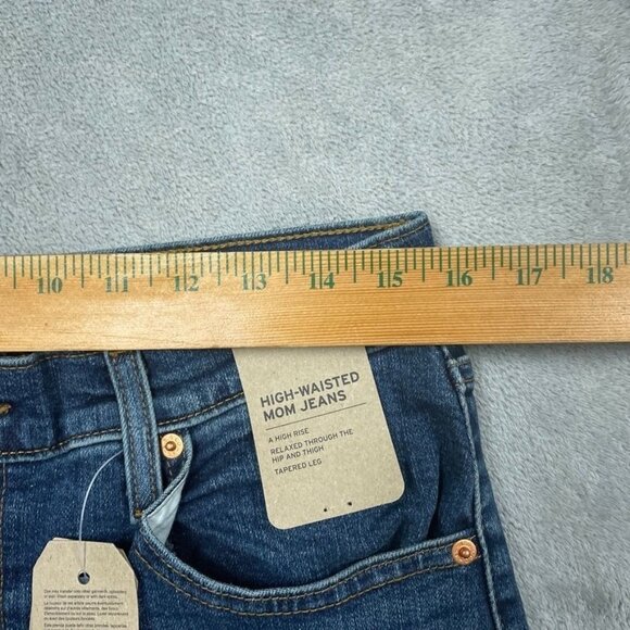 Levis High-Waisted Mom Jeans Tapered Leg Relaxed Fit 32 Blue Denim d0260 - Picture 6 of 10